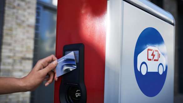 BMW public charging BMW Charging Card BMW e-mobility electric car charging public charging BMW Charging Card